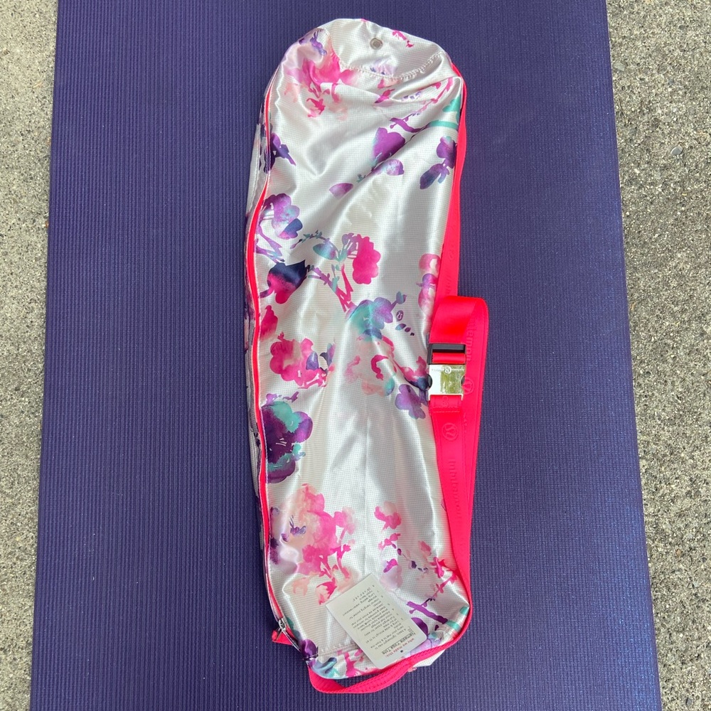 NWT Lululemon Blurred Blossom Namaste Yoga Tote